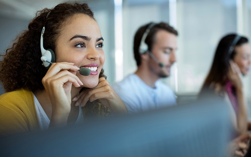 funcionários Vida em Grãos entrando em contato com os clientes.